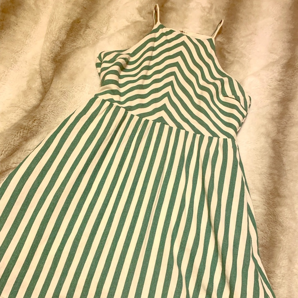 GILLI dress with keyhole back